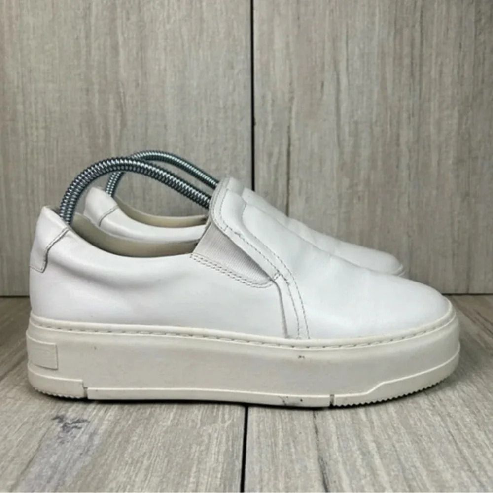 Vagabond Classic White Slip-On Sneakers